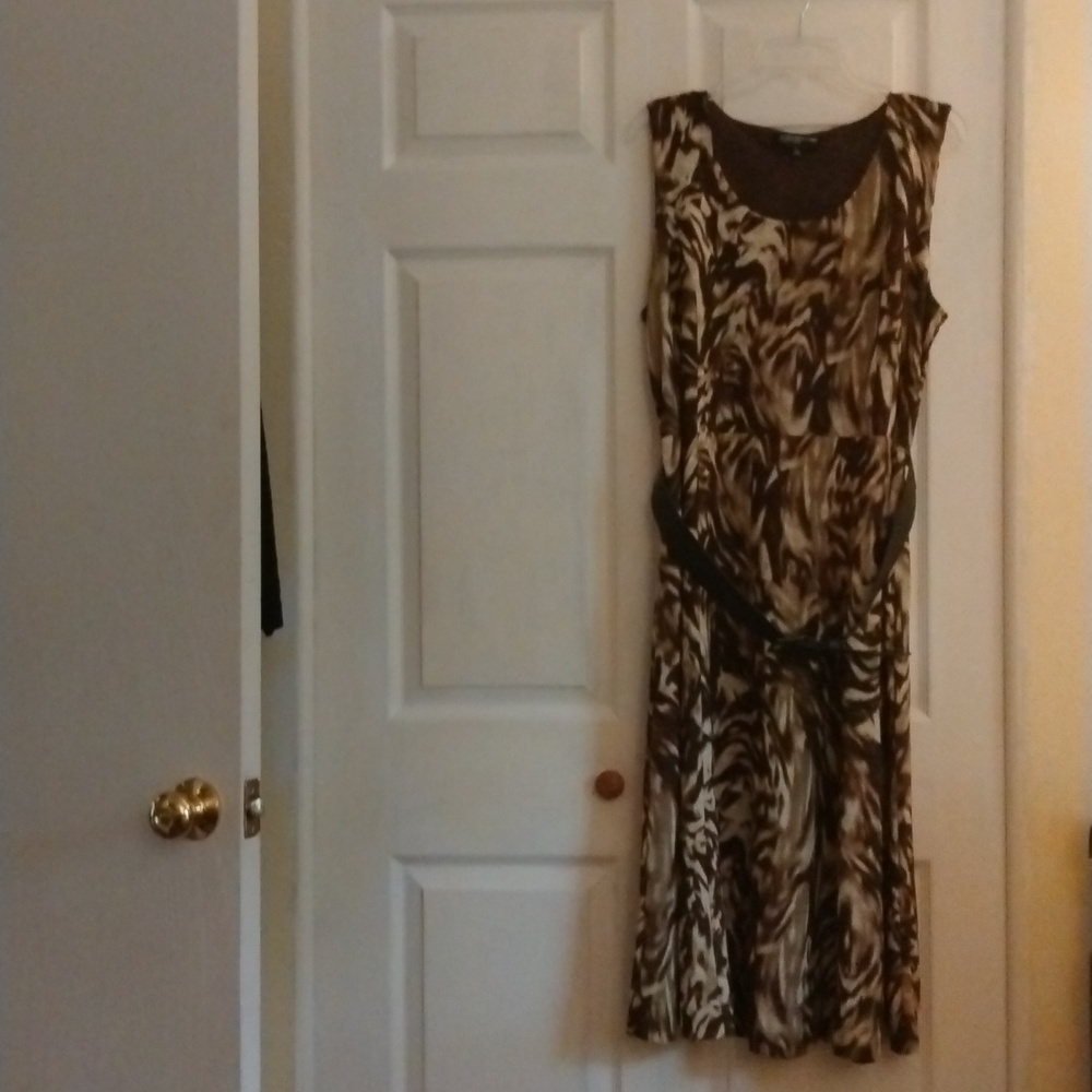 Designer:  Jones New York Collection; Size:  XL; Color:  Brown/Cream